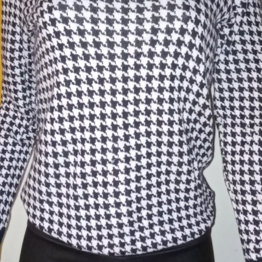 Houndstooth Pull Over - image 3